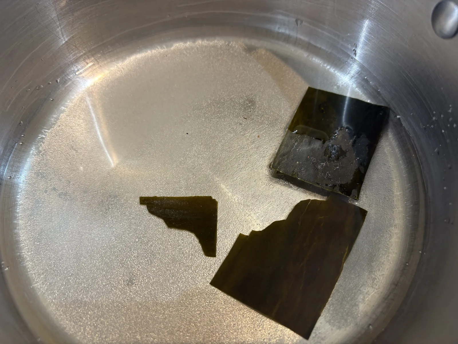 konbu in pot