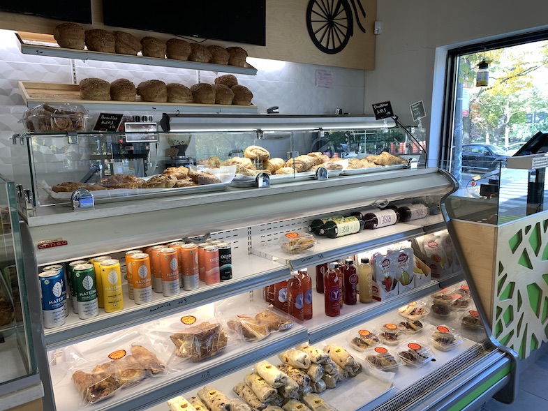 Parc Sans Gluten bread and wraps and drinks display case