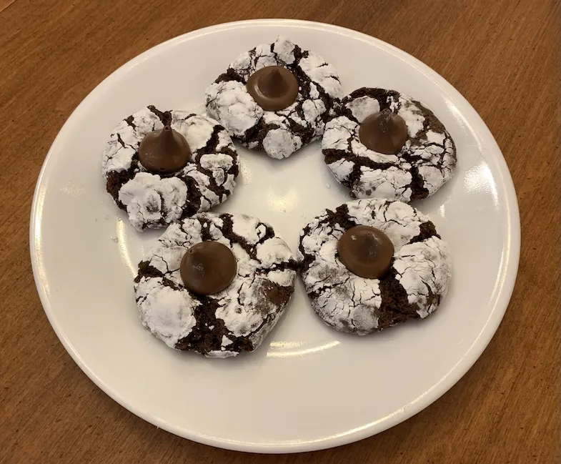 gluten-free Chocolate Crinkle Cookies on a plate