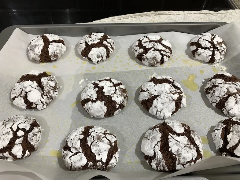 gluten-free Chocolate Crinkle Cookies