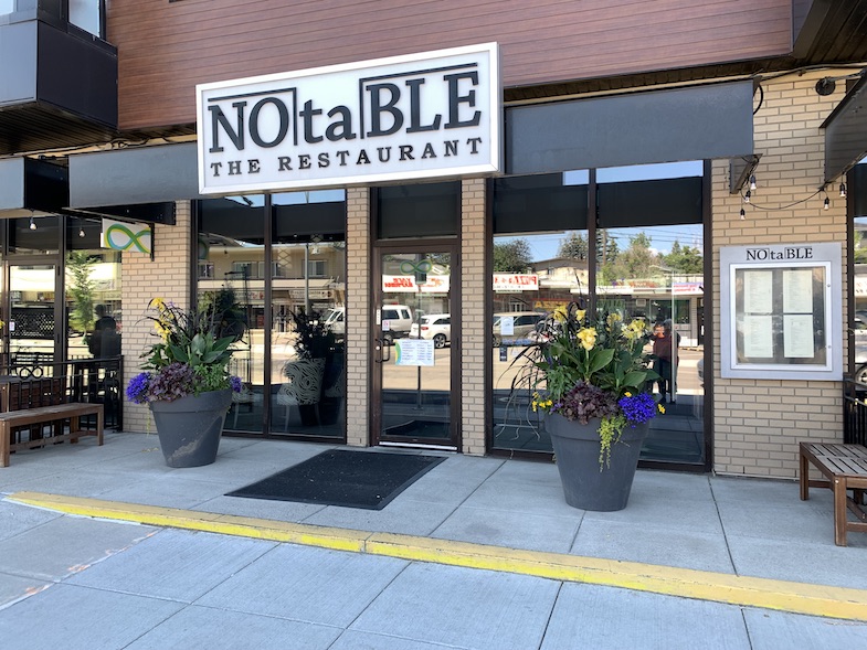 Notable Review. Can a celiac eat there?