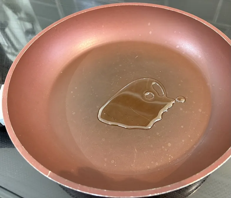 oil heating up in frying pan