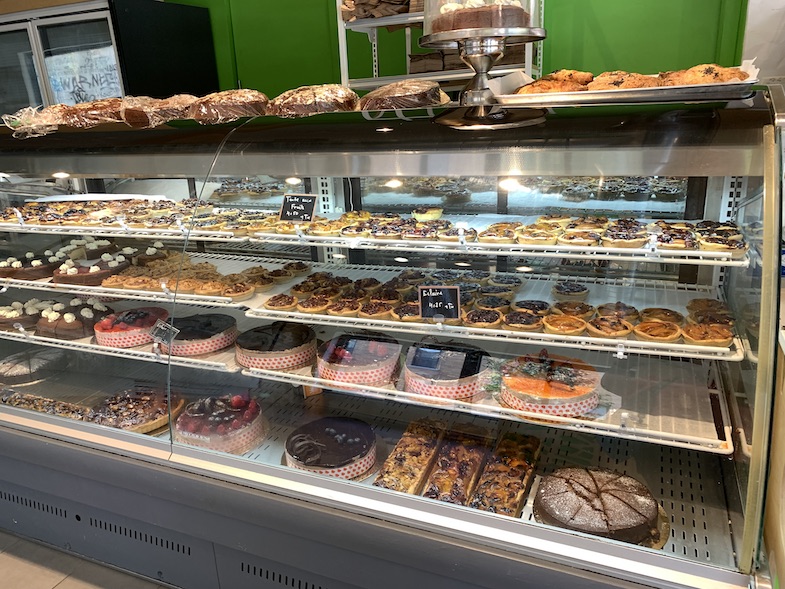 Parc Sans Gluten cake display case