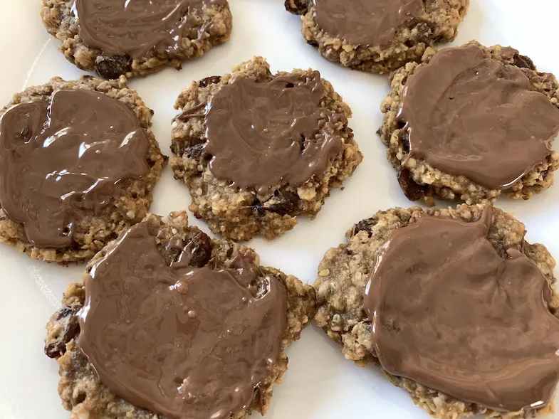 Easy and Gluten-Free Banana and Oat Cookie Recipe