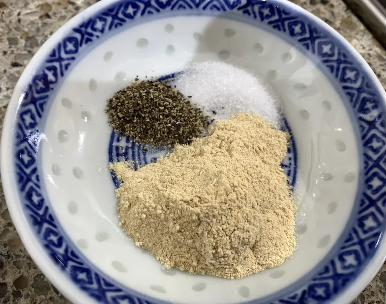 Salt, pepper and garlic powder in a small plate