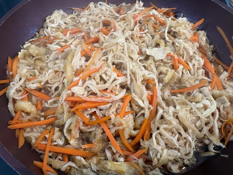 add sauce to the fried kiriboshi mixture