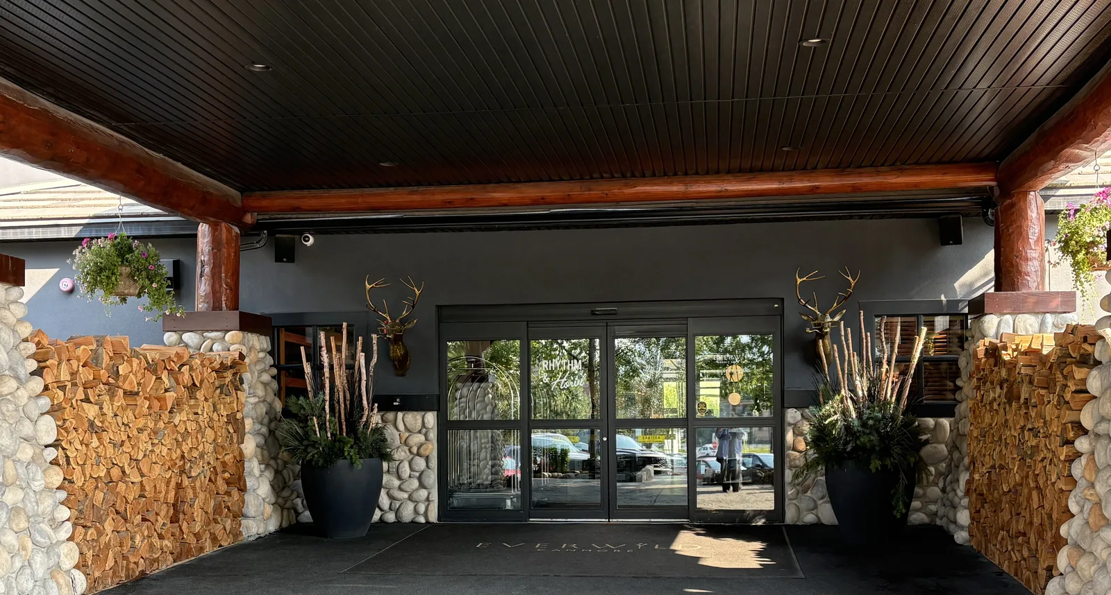 Rhythm & Howl Entrance