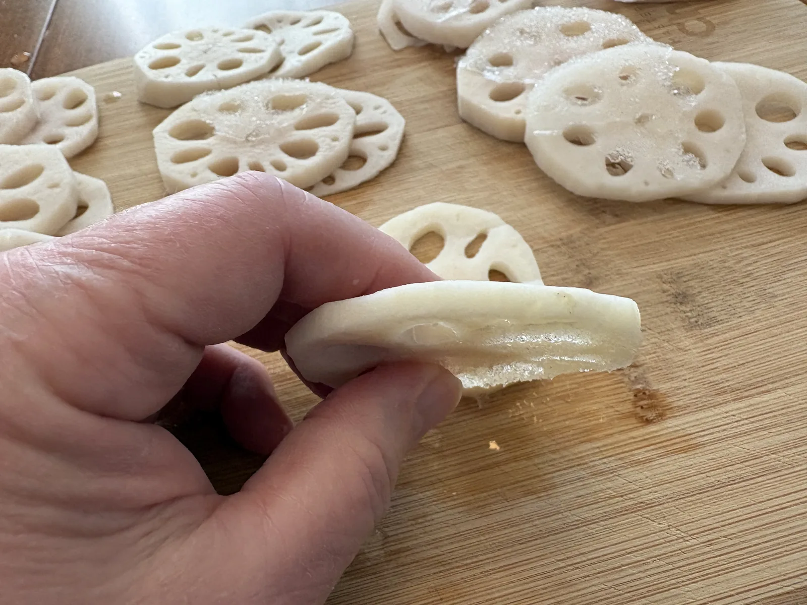 showing thiness of sliced renkon